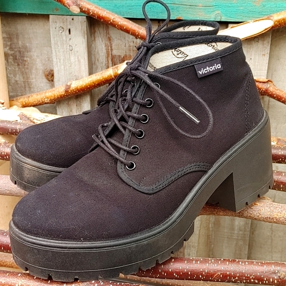 Victoria Brand Canvas Booties - Picture 10 of 10